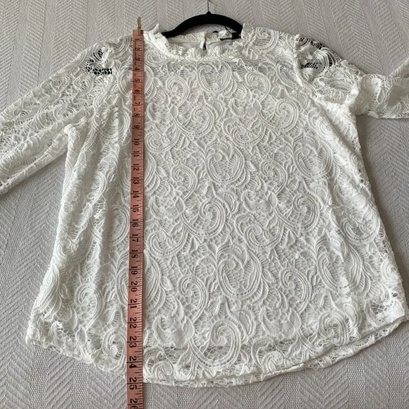 ADRIANNA PAPELL women’s lace blouse. - Picture 6 of 7